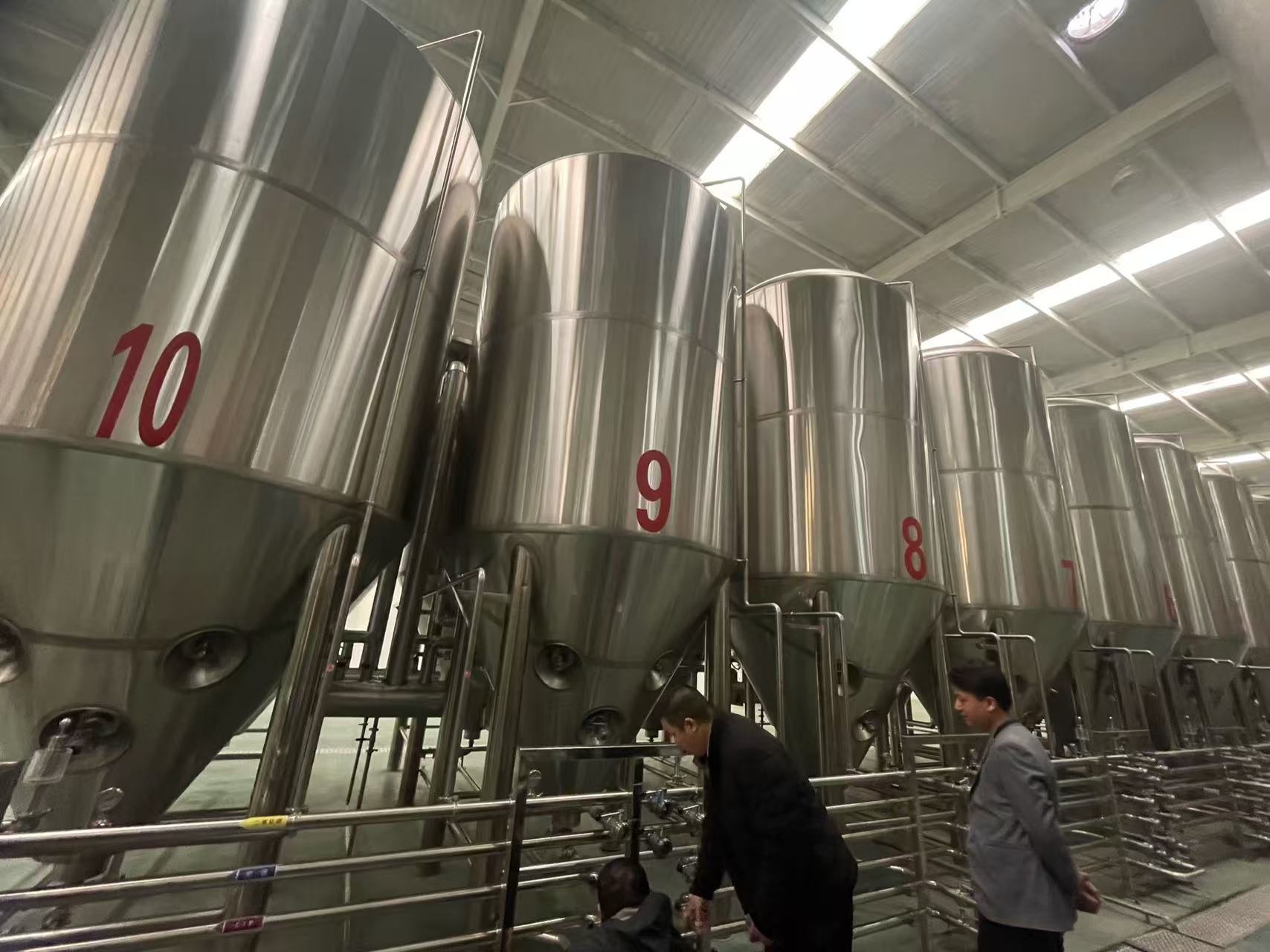 上蔡精酿啤酒设备厂—平面布置、设备设计、制造、调试、培训等一条龙服务